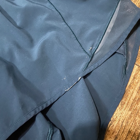 Lulu shorts size 2 - Picture 3 of 3